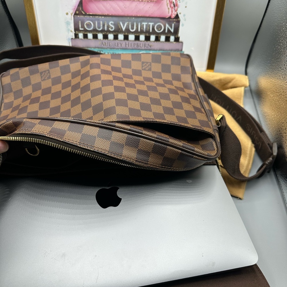 Louis Vuitton
Shelton Messenger Bag Damier MM - Picture 2 of 16